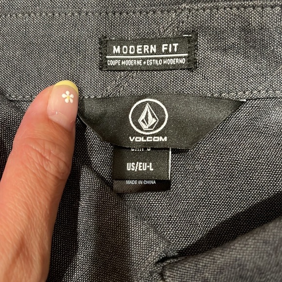 Volcom Shirt - Picture 2 of 4